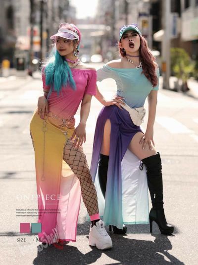 グラデネオンカラー深めスリット入り袖付きロングワンピース ストリート系【B/bomb】(M)(スカイブルー/フクシア)