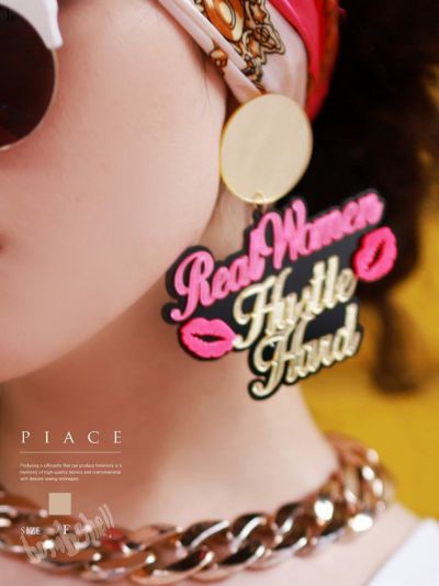 SALE￥1078→￥970！ 派手な英文字個性派ピアスアクセサリー ダンス衣装【bombshell】(フリーサイズ)(ゴールド)