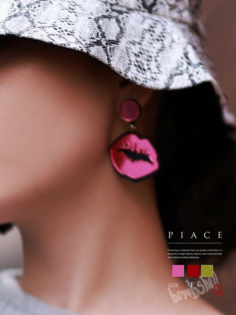 大振りリップピアスアクセサリー