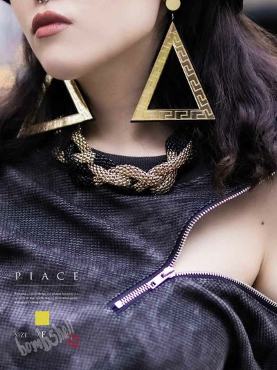 SALE￥1078→￥970！ 大ぶりゴールドトライアングルピアス ダンス衣装【bombshell】(フリーサイズ)(ゴールド)