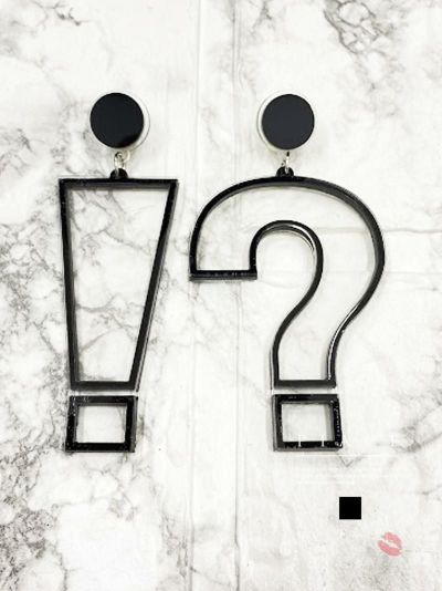 【メール便対応】びっくり＆はてなマークビッグフォルムプレートアクセサリーピアス【ダンス衣装通販bombshell/ボムシェル】(フリーサイズ)(ブラック)