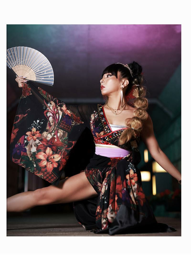 美品 オーク色 着物タンス 花魁シフォン黒地百合花柄着物衣装 ダンス衣装【bombshell】(M/L