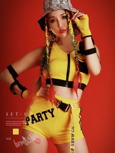 4点セット！オープンジップノースリーブトップス×ロングバックルテープベルト付きショートパンツセットアップ ダンス衣装韓国 kpop衣装 韓国ファッション  ダンス衣装【bombshell】(M)(イエロー)
