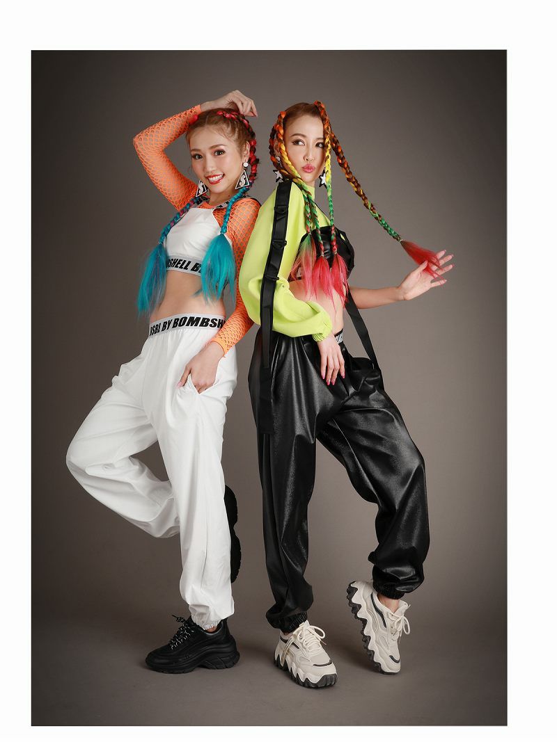 エナメル調フェイクレザーロゴ入りモノトーンサルエルパンツ ダンス衣装韓国 kpop衣装 韓国ファッション 