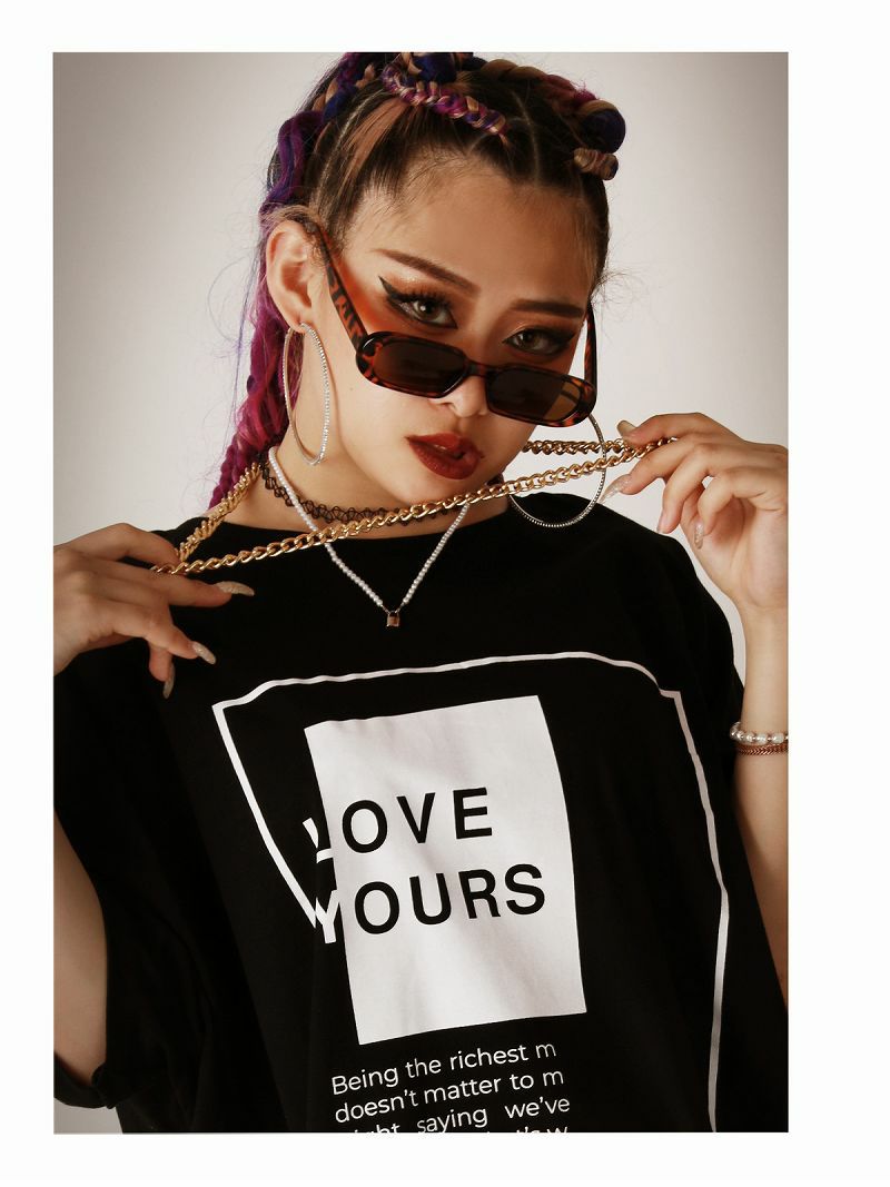 オーバーサイズTシャツ深スリット