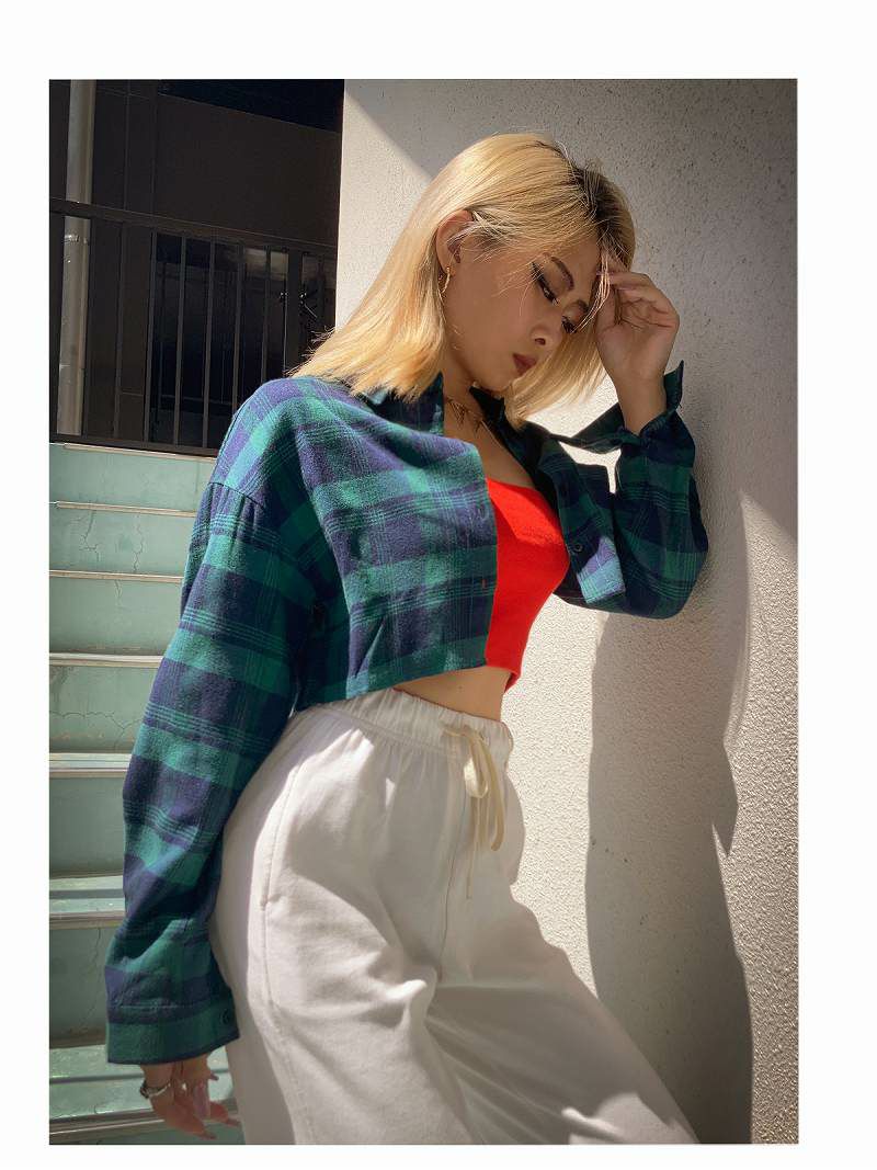 チェック柄ショート丈長袖シャツ