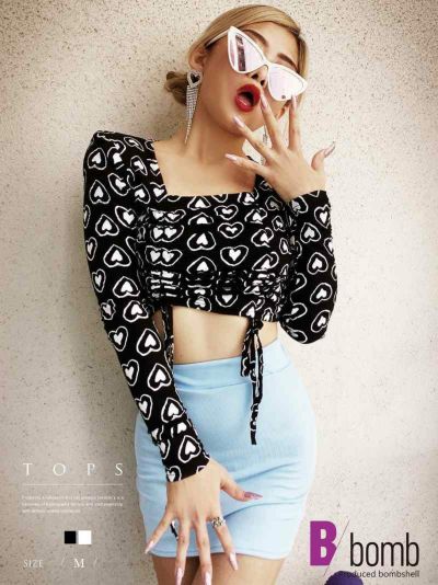 SALE￥2178→￥1089！ ハート柄へそ出しシャーリング長袖トップス ストリート系【B/bomb】(M)(ブラック/ホワイト)