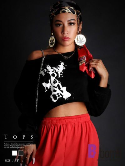 SALE￥2178→￥1089！ 英字プリント入りクロップド丈スウェットトップス ストリート系【B/bomb】(フリーサイズ)(ブラック/ホワイト)