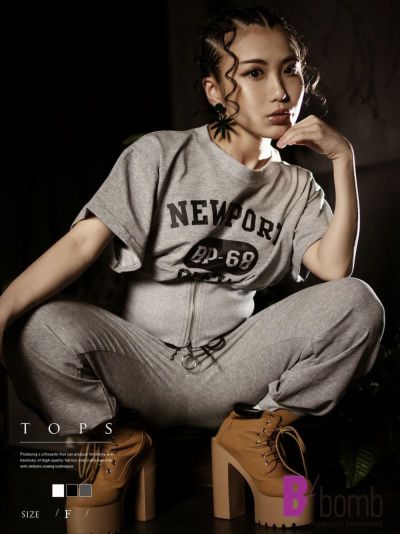 【SALE!￥3938→￥1969】コルセット風クロップドトップス＆ラインパンツセットアップ ストリート系【B/bomb】(L)(グレー/ブラック/ホワイト)