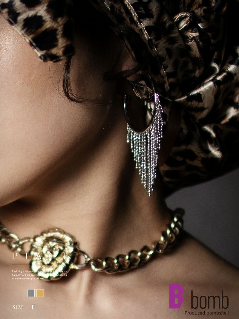 揺れるジャラジャラピアス