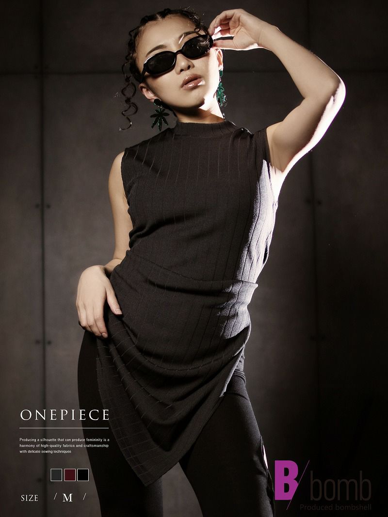 サイドスリット入りノースリーブワンピース